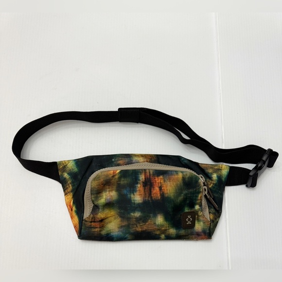 Crumpler - Clam Chowder Crossbody Bags - Picture 1 of 10